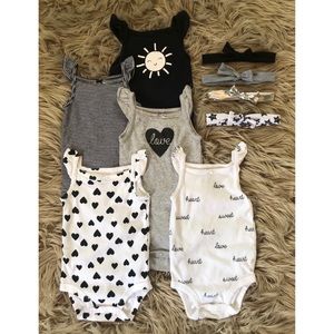 *Baby Girls 6mth Black, White & Gray Set*